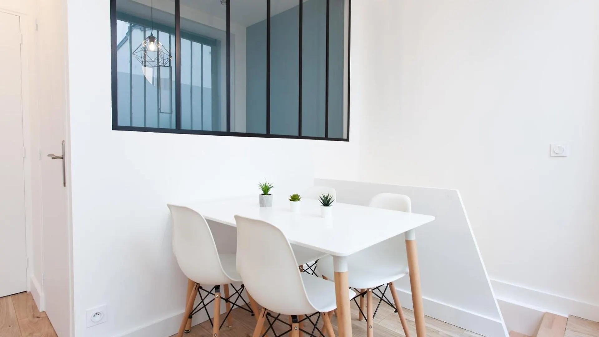 Luminous And Design Close To The Sacred Heart Parijs